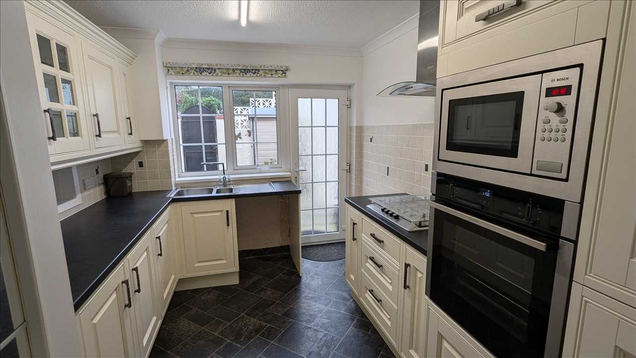 Henbury Close - Picture 5