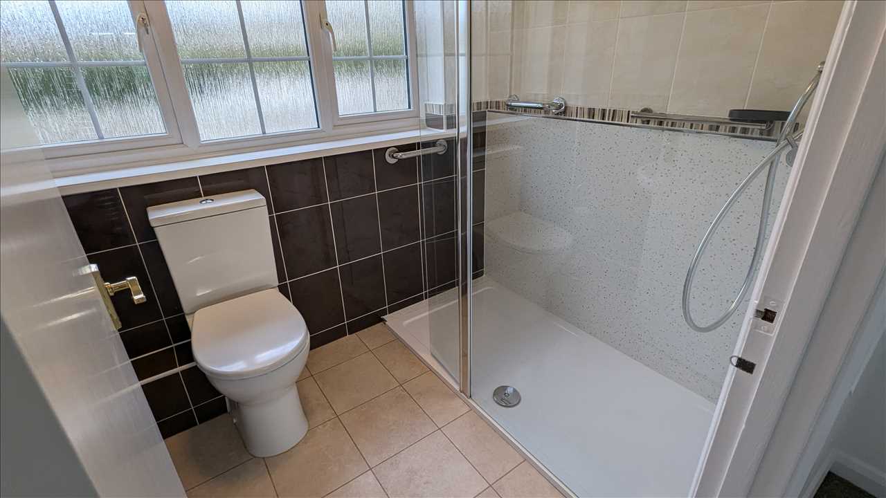 Henbury Close - Picture 9
