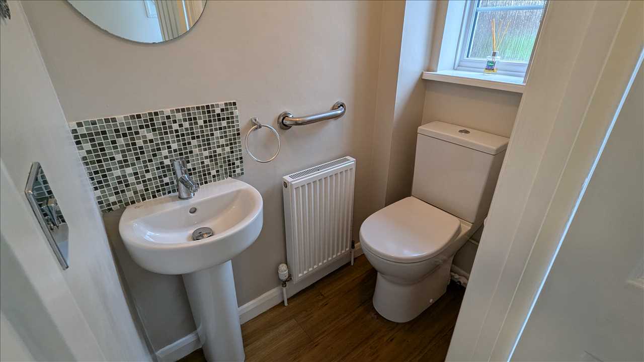 Henbury Close - Picture 10