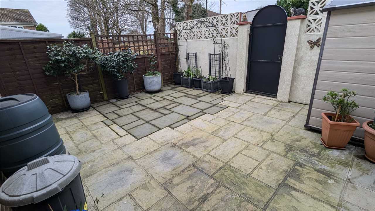 Henbury Close - Picture 11