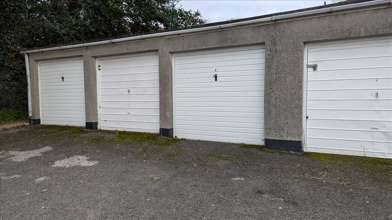 Henbury Close - Picture 12